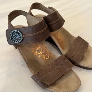 Aetrex Brown Sandals Size 8.5